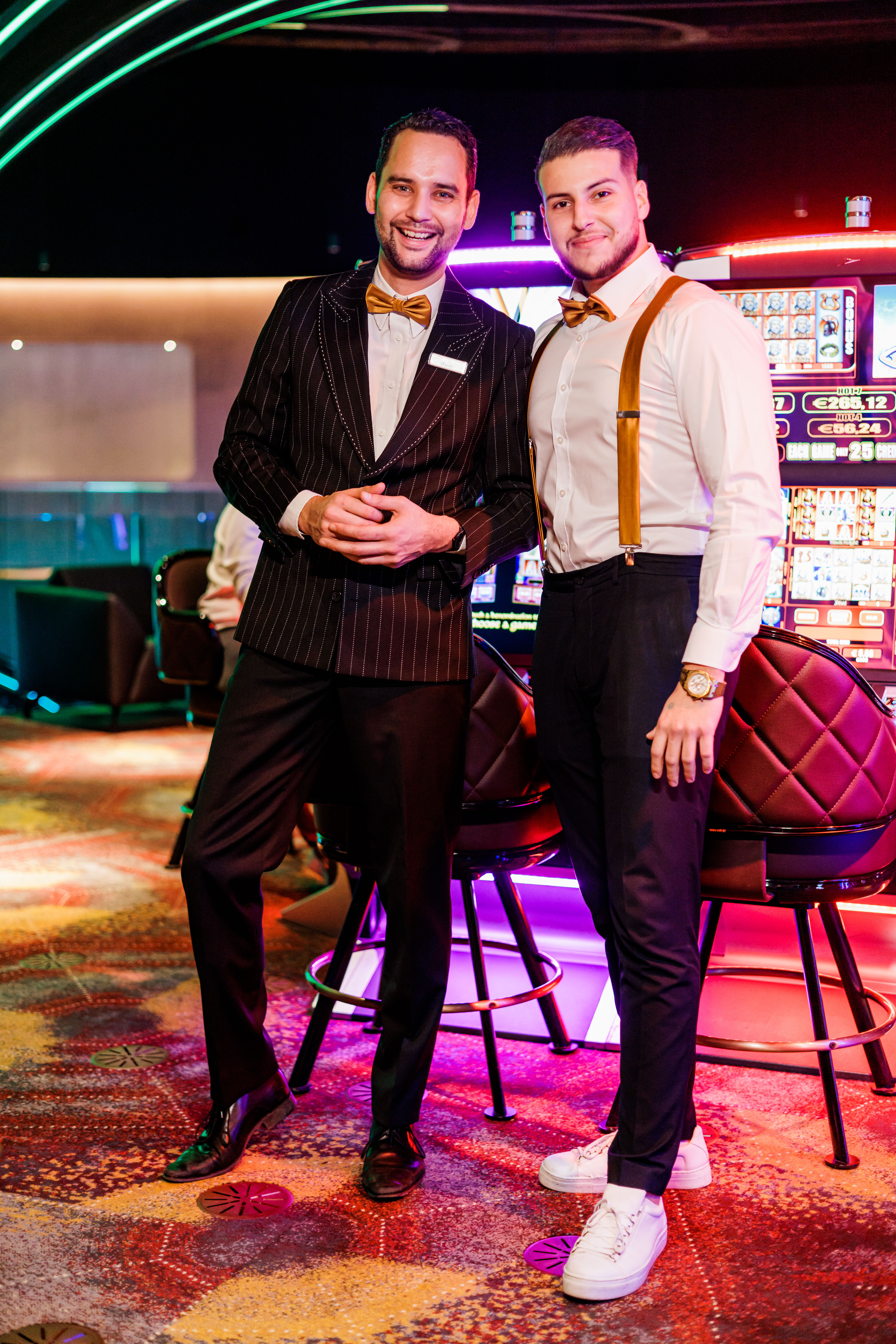 holland-casino-twee-nxt-medewerkers-in-speelzaal