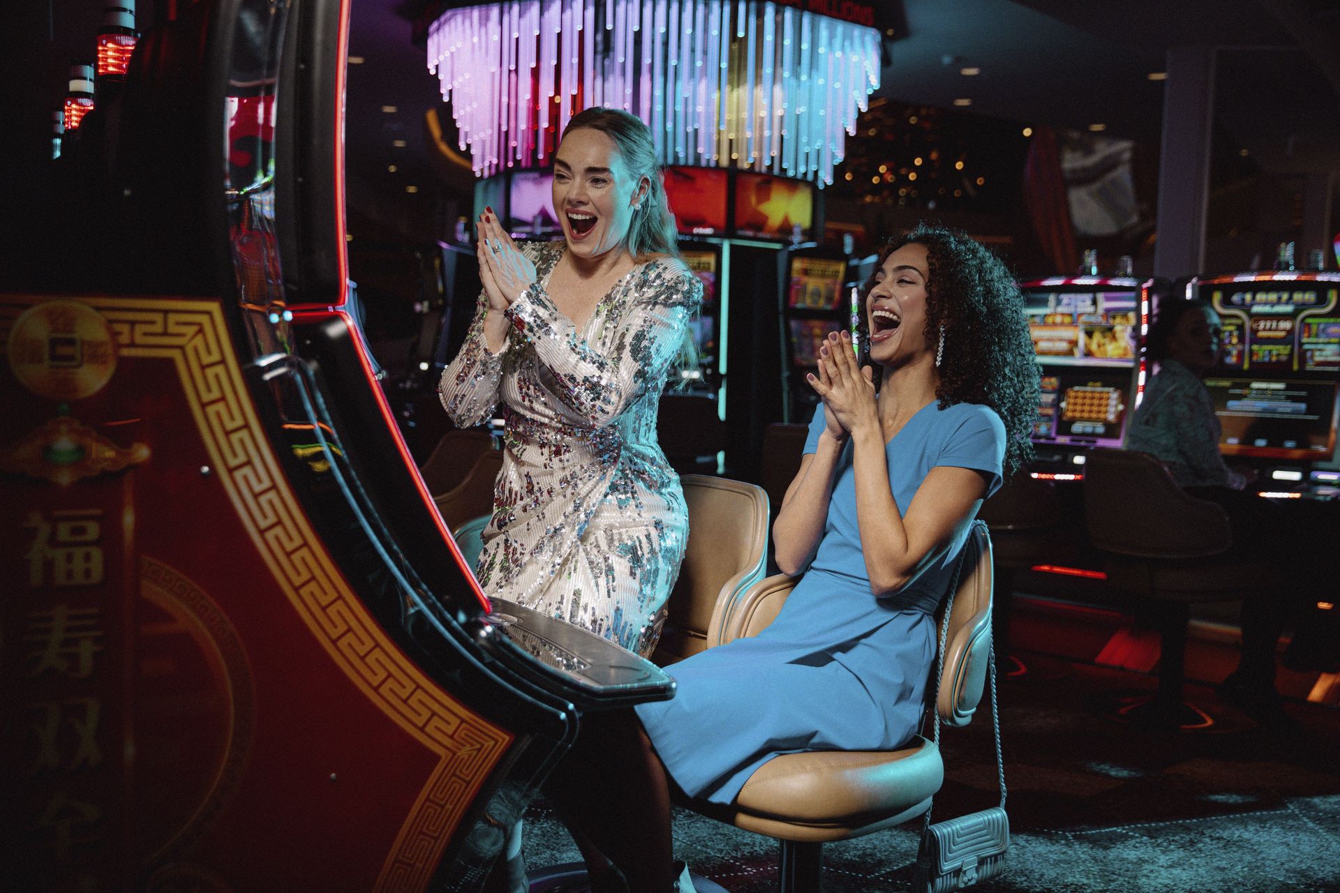 holland-casino-gasten-achter-speelautomaten